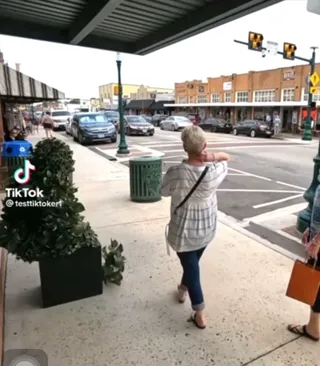 Two_in_the_Bush.mp4